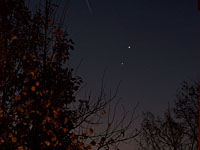 � Katja M�llenbruck; Venus und Jupiter am 3.11.2004 6:42 Uhr MEZ; Kodak Digitalkamera DX 6490 auf Stativ; f/3.2, Belichtungszeit 3 sec., ISO 100.