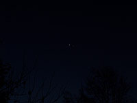 � Katja M�llenbruck; Venus und Jupiter am 5.11.2004 6:55 Uhr MEZ; Kodak Digitalkamera DX 6490 auf Stativ; f/3.2, Belichtungszeit 1/8 sec., ISO 100.