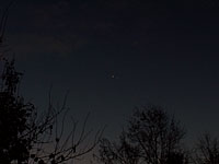 � Katja M�llenbruck; Venus und Jupiter am 5.11.2004 6:58 Uhr MEZ; Kodak Digitalkamera DX 6490 auf Stativ; f/6.3, Belichtungszeit 0.7 sec., ISO 100.