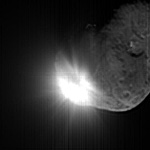 � NASA/JPL-Caltech/UMD; 13 Sekunden nach dem Einschlag - Blick von Deep Impact